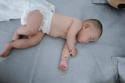 武威宝宝脸上有白色斑块